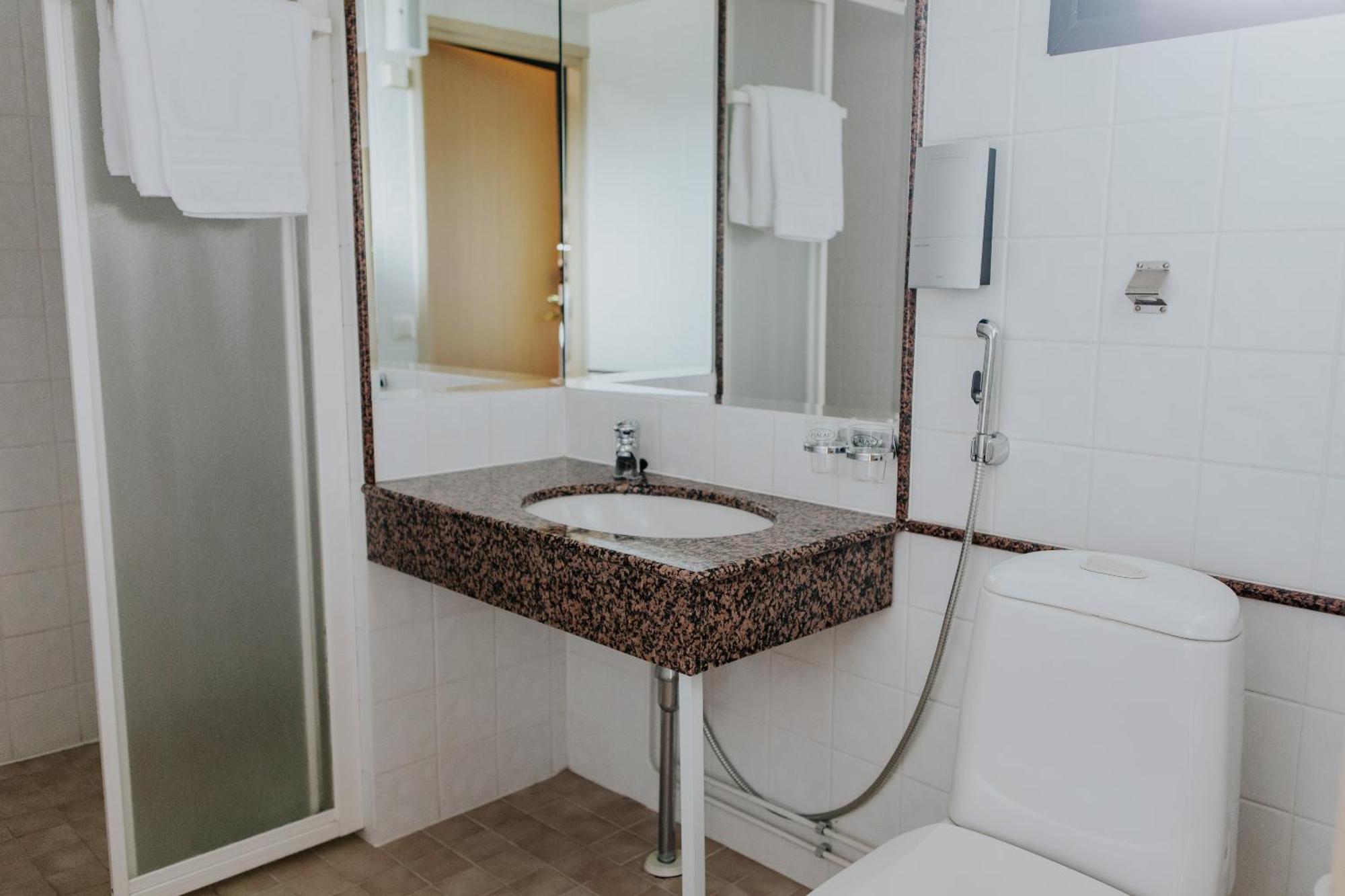 Hotel Fjalar 3*
